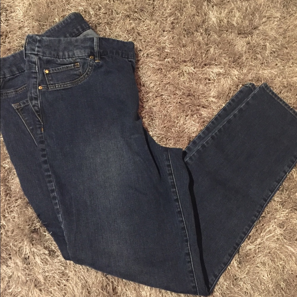 Chico’s so slimming straight leg jeans